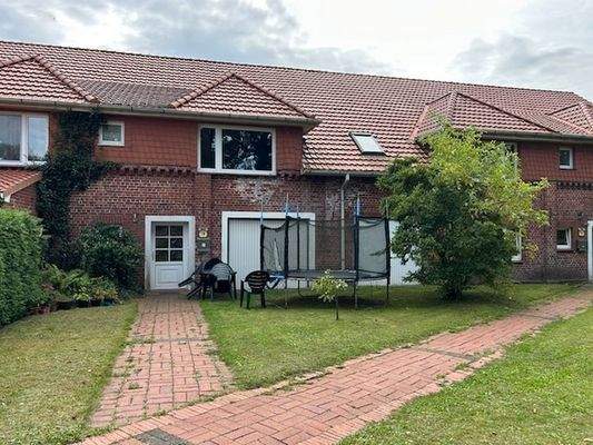 Ein Haus mit Vorgärten 