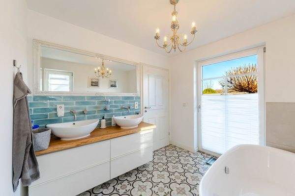 Badezimmer im Erdgeschoss