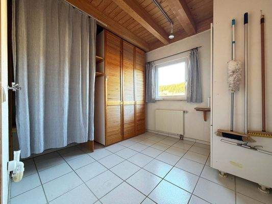 EG Hauswirtschaftsraum: Stauraum und Platz für Geräte des täglichen Bedarfs