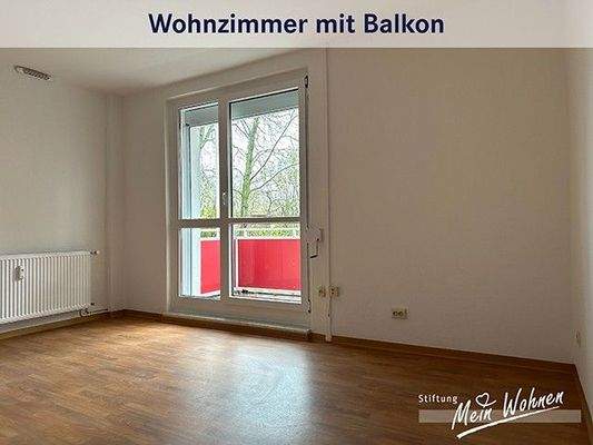 Wohnzimmer mit Balkon