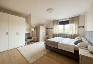 Schlafzimmer OG virtuell möbliert 