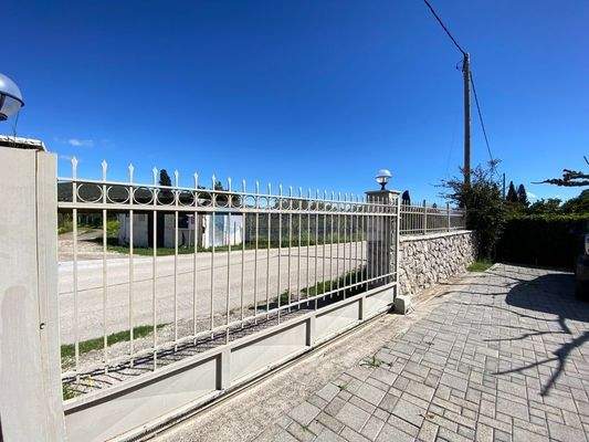 img_d97e70b1-22b2-4b63-8a71-9750c3631d8d