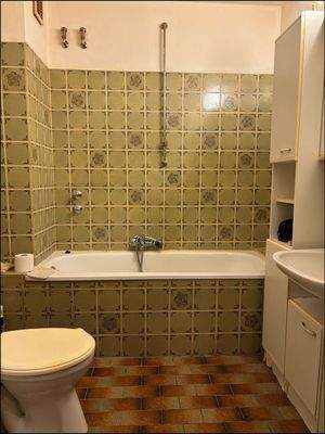 Badezimmer mit Badewanne