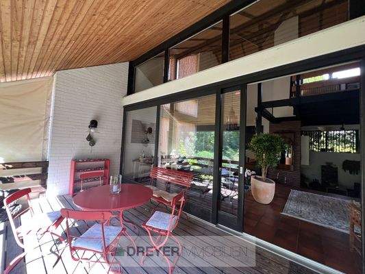 Balkon mit Blick zum Wohnbereich