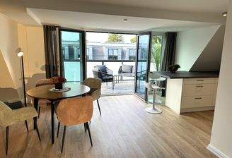 Esstisch, Balkon, Küche X.JPG