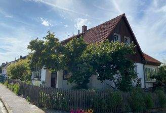 Doppelhaushälfte Straßenansicht