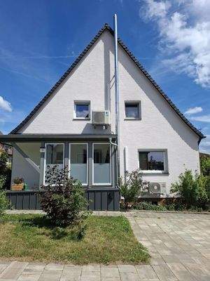 Westansicht mit Vorbau