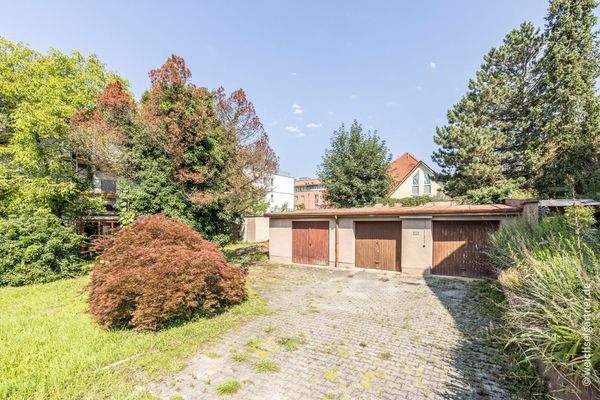 Garagengebäude - Grenzbebauung