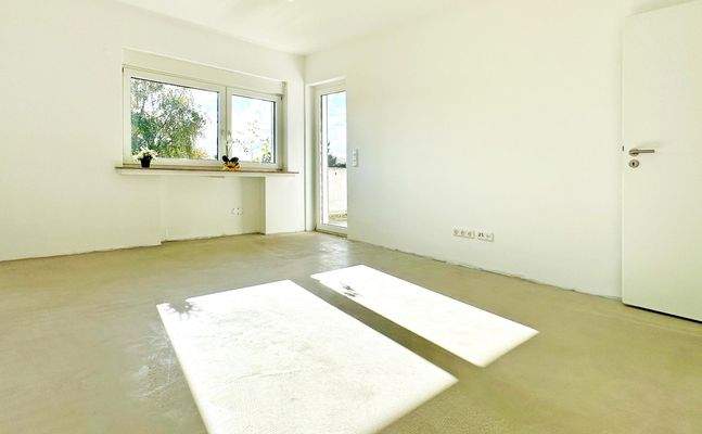 Lichtdurchflutetes Wohnzimmer