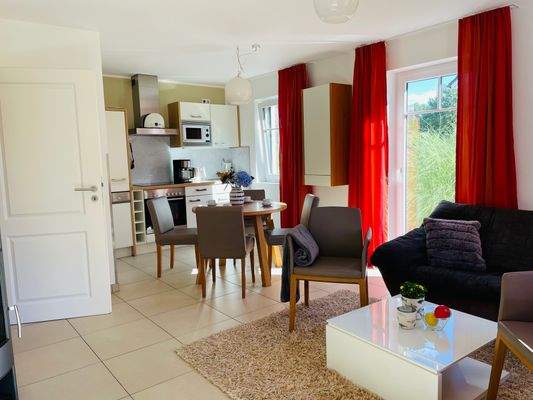 heller Wohn- u. Essbereich