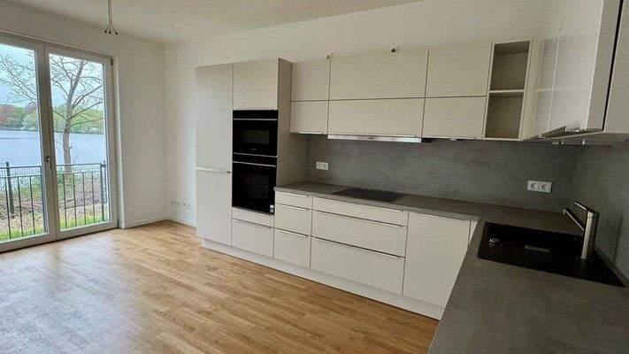 Einbauküche mit Wasserblick