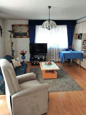 Wohnzimmer Hauptwohnung.jpg