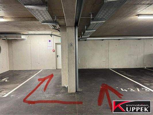 TG-Platz neben dem Zugang zum Haus