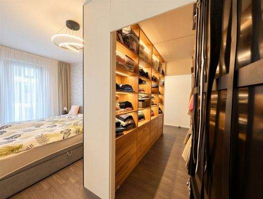 Schlafzimmer mit integrierter Ankleide