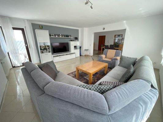 Wohnzimmer + Esszimmer.jpg