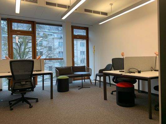 Möbliertes Büro mit 4 Arbeitsplätzen
