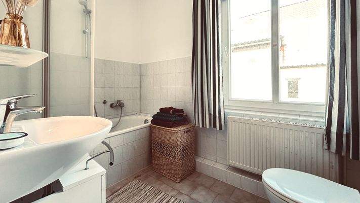 WE2 Tageslichtbad mit Wanne