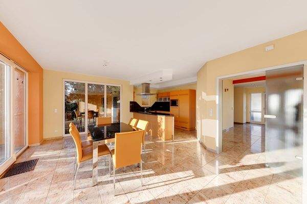 Essbereich mit offener Küche