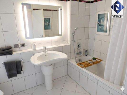 Bad Foto digital optimiert (KI-gestützt)