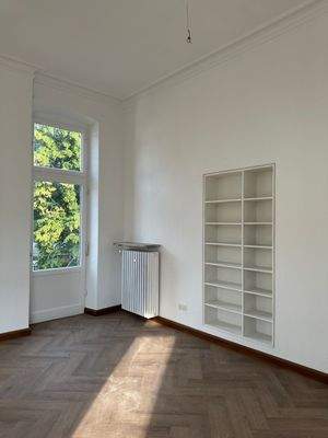 Helles Wohnzimmer mit Parkett