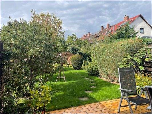 Großzügige Terrasse ebenerdig zum Garten
