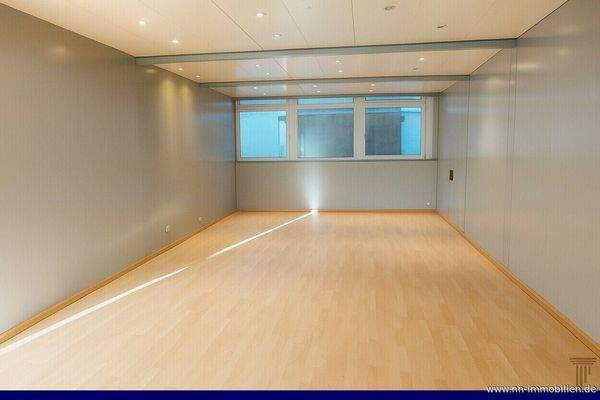 freundliche Bürofläche im EG