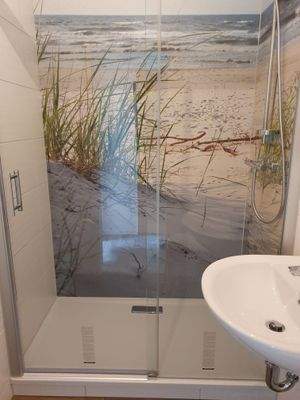 neues Bad mit großer Dusche