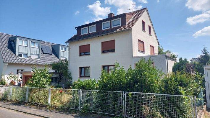 Straßenansicht vom Haus