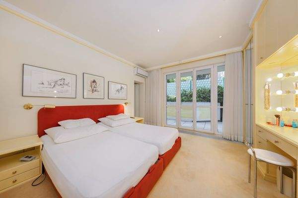 c6ca35cd-8688-4556-8a4d-752e20dd9230