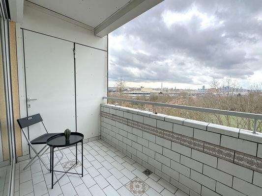 Balkon mit Stadtblick