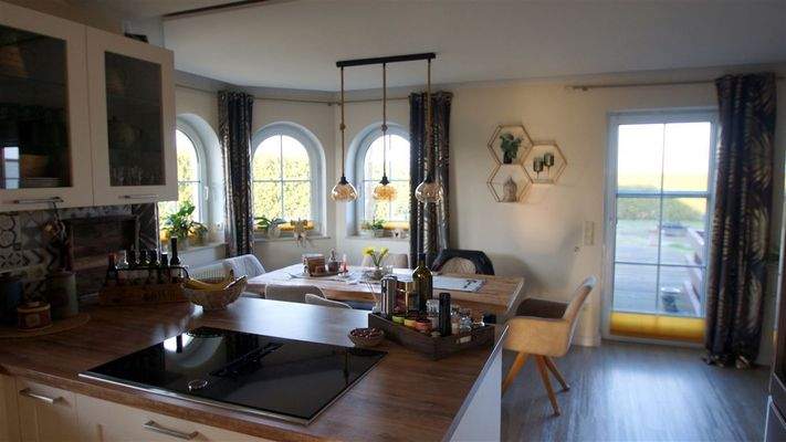 Küche und Essbereich EG