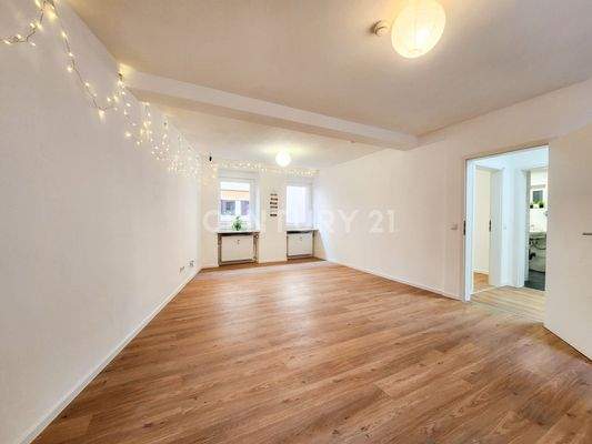 Das geräumige Schlafzimmer