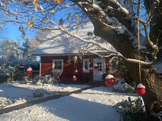 das rote Schwedenhaus im Winter