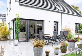 Sicht- und windgeschützte Südterrasse