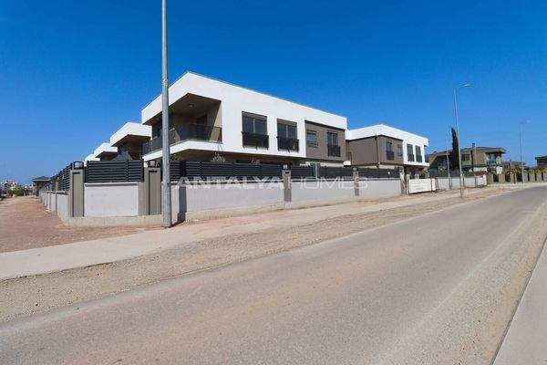 Villas with Private Pools and Gardens in Döşemealtı Antalya