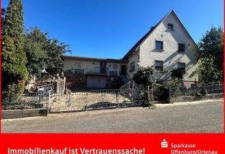 Haus mit Hofeinfahrt