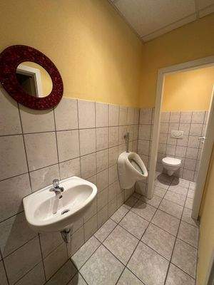 EG Toilette 2 Herren.jpg