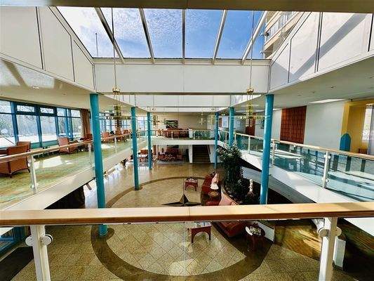 Foyer mit Sitzgelegenheiten