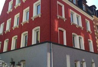 Haus mit Eingangstor