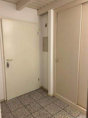 Eingangsdiele mit Einbauschrank, DG