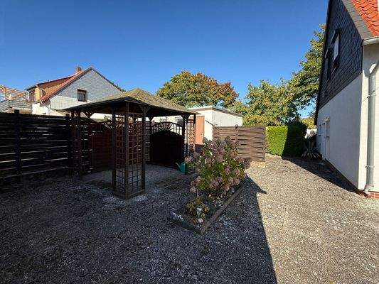 Sitzecke, Blick Richtung Rückseite Garage