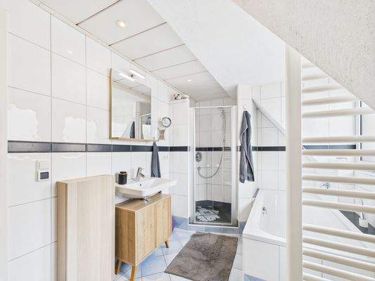 Bad mit BW, DU und Fenster