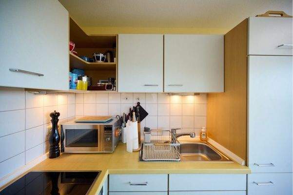 Moderne, offene Küche als zentraler Bestandteil des Wohnbereichs