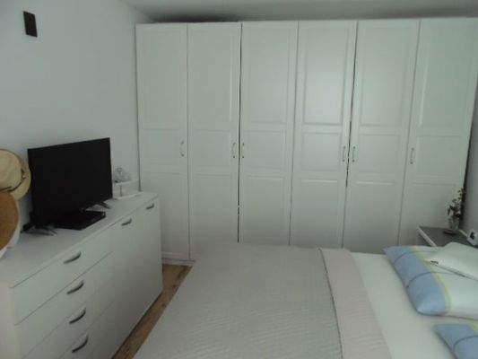 Schlafzimmer mit Platz für 3-Meter Schrank