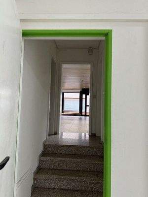 Aufgang vom Lager zum Ausstellungsraum.jpg