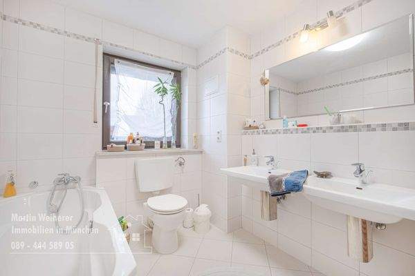 Tageslicht Bad mit Wanne