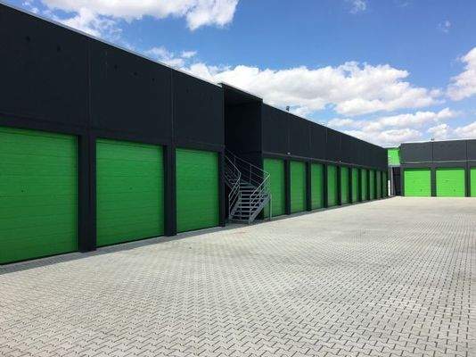 Einer der vielen Aufgänge für die oberen Einheiten