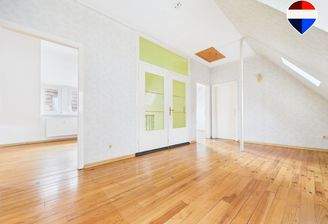REMAX Immobilien DeLux Wohn-Geschäftshaus Wohnflur Ottweiler Mark Borowicz