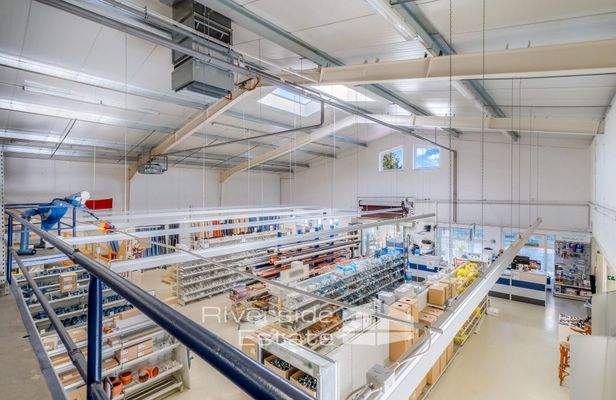 Fachmarkt: Übersicht von der Empore