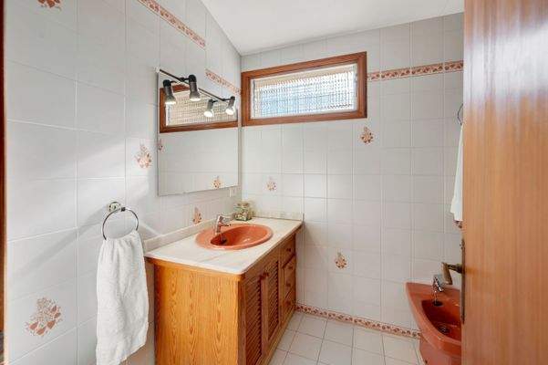 2nd Bathroom in villa in Costa d_en Blanes 2
